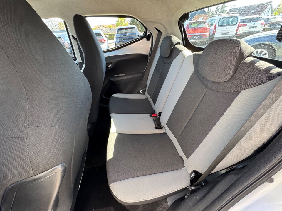 Toyota Aygo 1,0 VVT-i x-play 5d