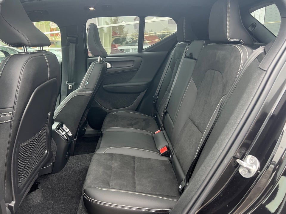 Volvo EX40 Extended Range Black Edition 5d