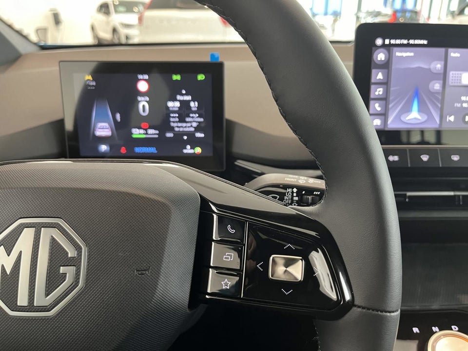 MG 4 77 Luxury Extended Range 5d