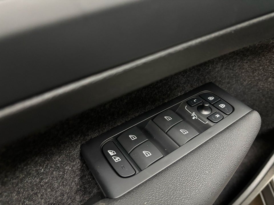 Volvo XC40 P6 ReCharge Core 5d