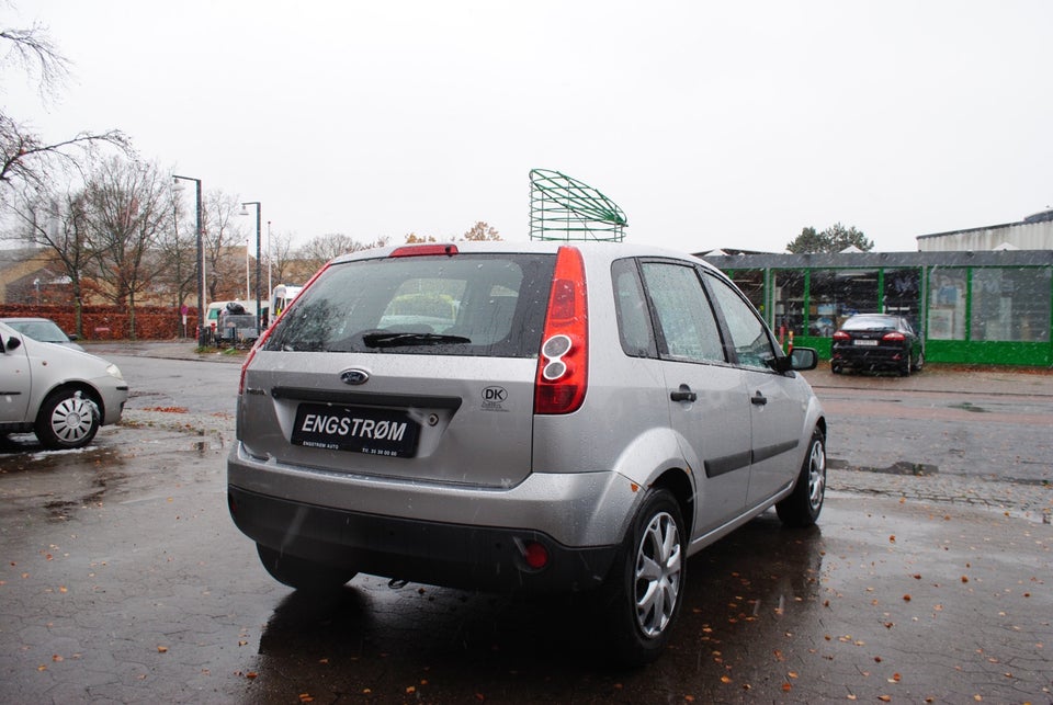 Ford Fiesta 1,3 Ambiente 5d