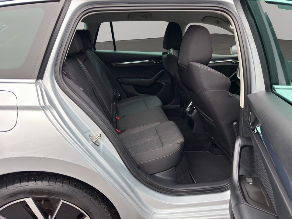 Skoda Octavia 1,4 TSi iV Plus Combi DSG 5d