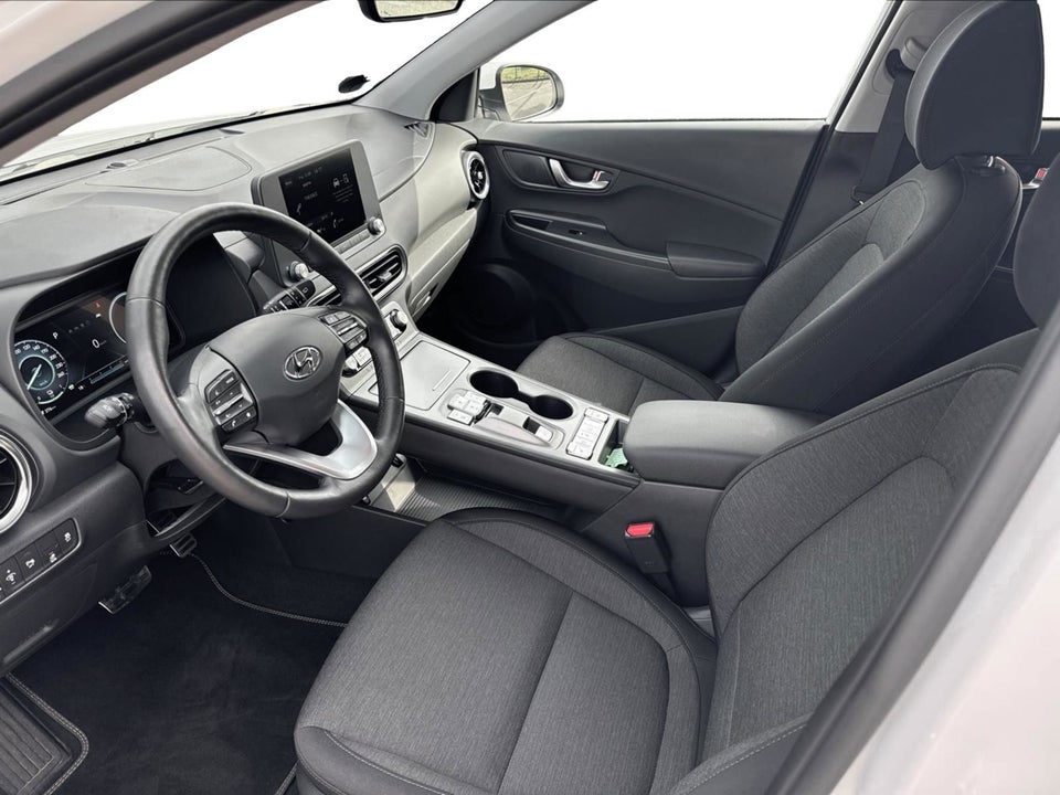 Hyundai Kona 64 EV Essential 5d