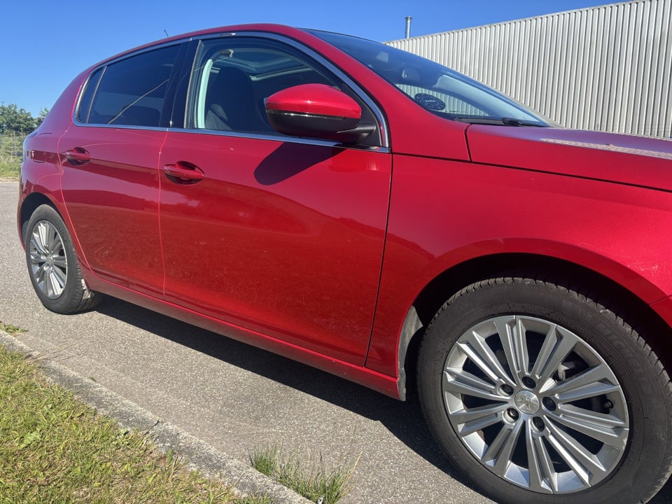 Peugeot 308 1,2 e-THP 130 Allure Sky 5d