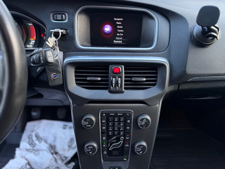 Volvo V40 2,0 D2 120 Momentum 5d