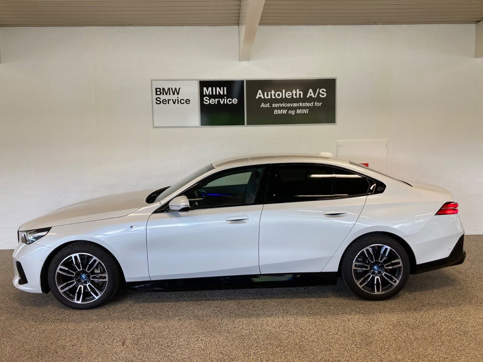 BMW i5 eDrive40 Fully Charged M-Sport 4d