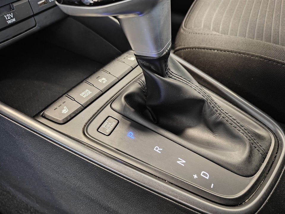 Hyundai i20 1,0 T-GDi Essential DCT 5d