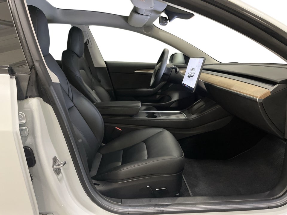 Tesla Model 3 Long Range RWD 4d