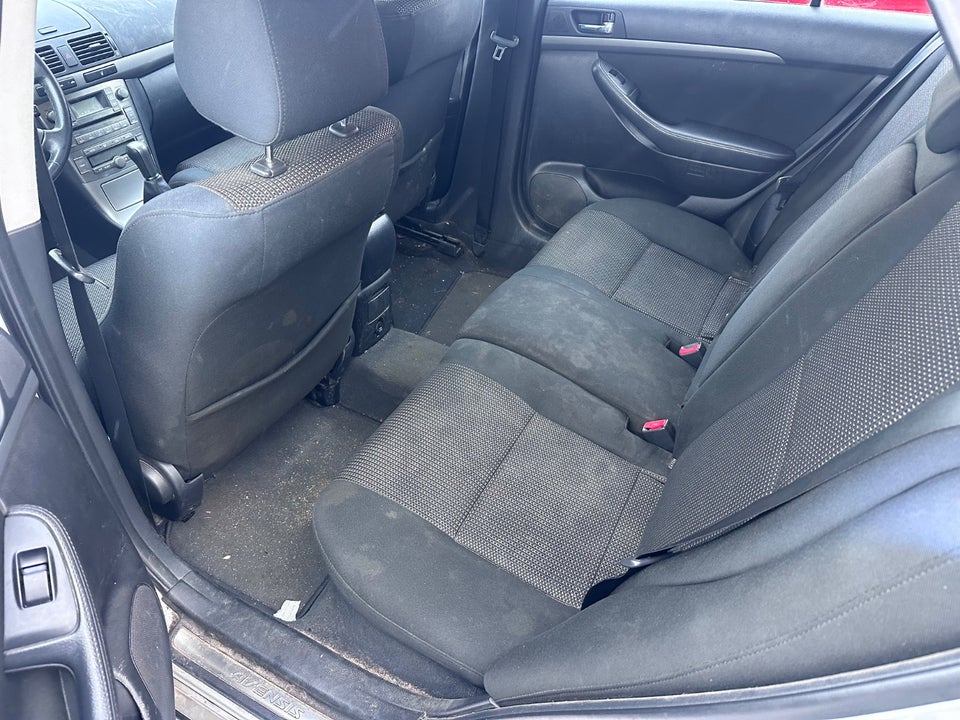 Toyota Avensis 1,8 VVT-i Elegance stc. 5d