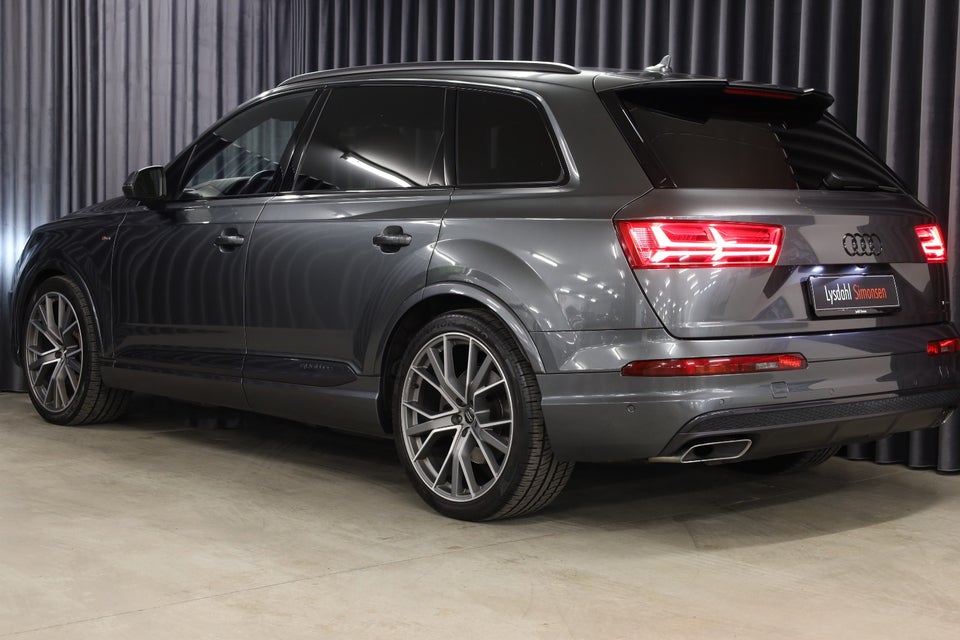 Audi Q7 3,0 TDi 272 S-line quattro Tiptr. 7prs 5d