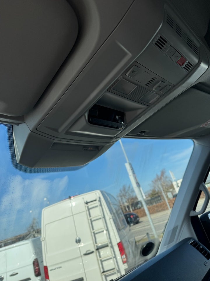 VW Crafter 35 2,0 TDi 177 Kassevogn L3H3 aut.