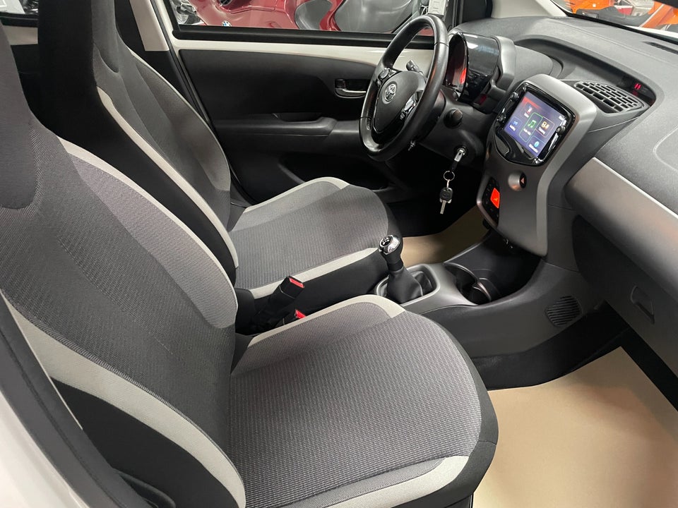 Toyota Aygo 1,0 VVT-i x-press 5d