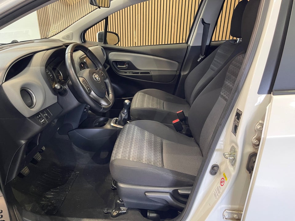 Toyota Yaris 1,0 VVT-i T2 5d