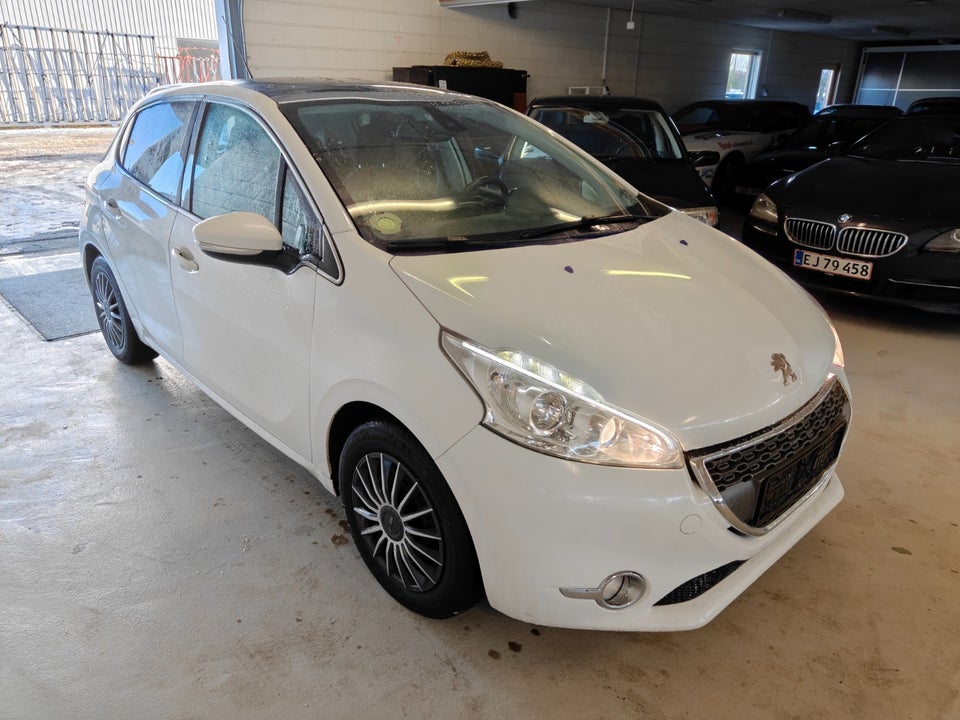Peugeot 208 1,2 VTi Allure 5d