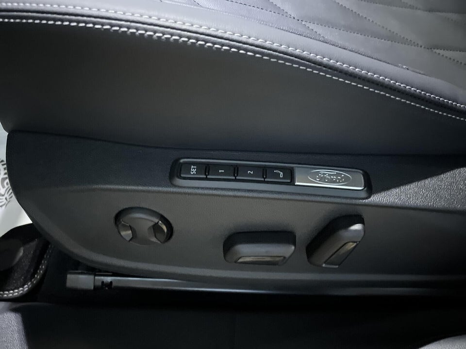 Ford Explorer 82 Premium Extended Range 5d