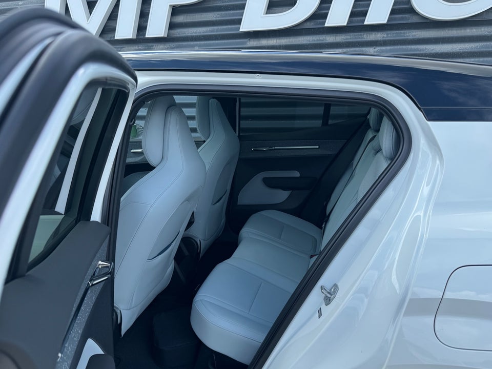 Volvo EX30 Twin Performance Plus 5d