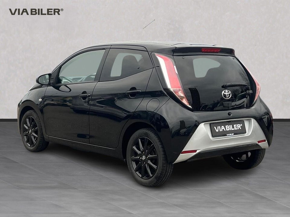 Toyota Aygo 1,0 VVT-i x-black 5d