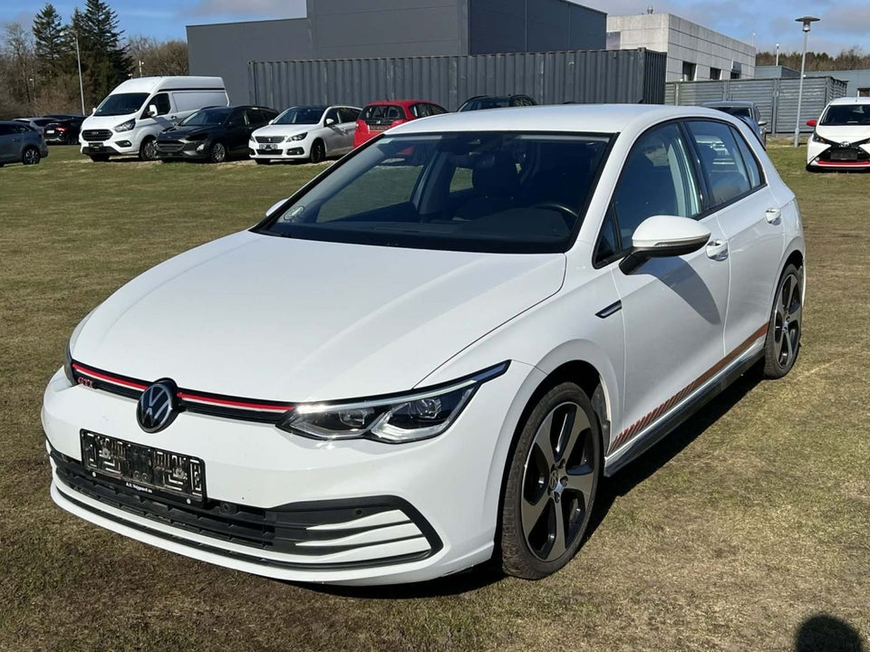 VW Golf VIII 1,5 TSi 130 1st Edition 5d