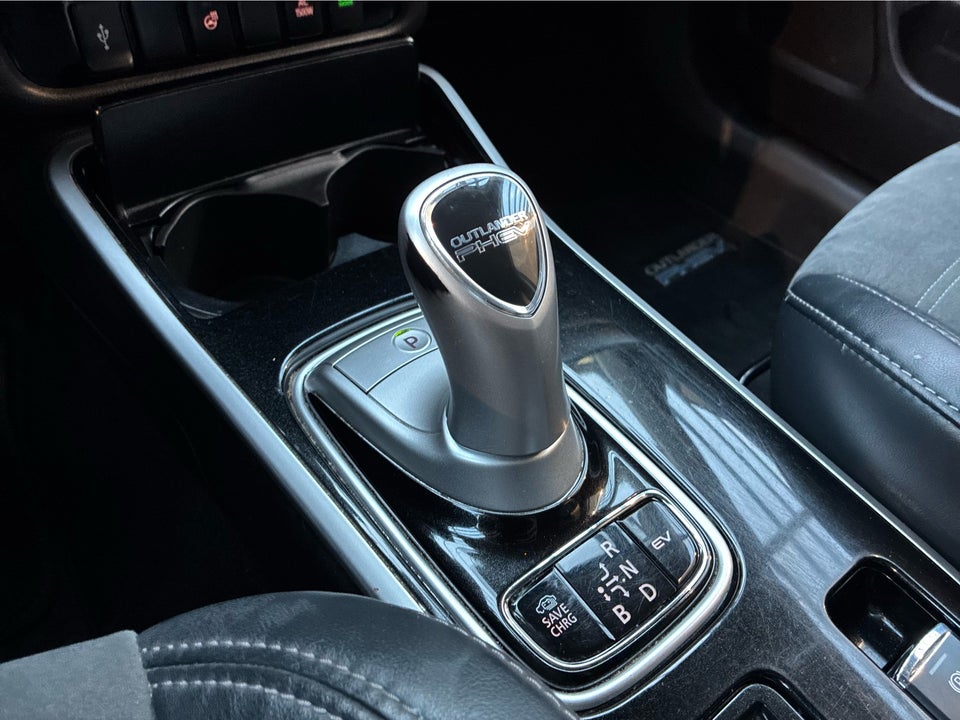 Mitsubishi Outlander 2,4 PHEV Invite CVT 4WD 5d