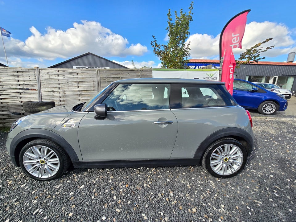 MINI Cooper SE Essential 3d