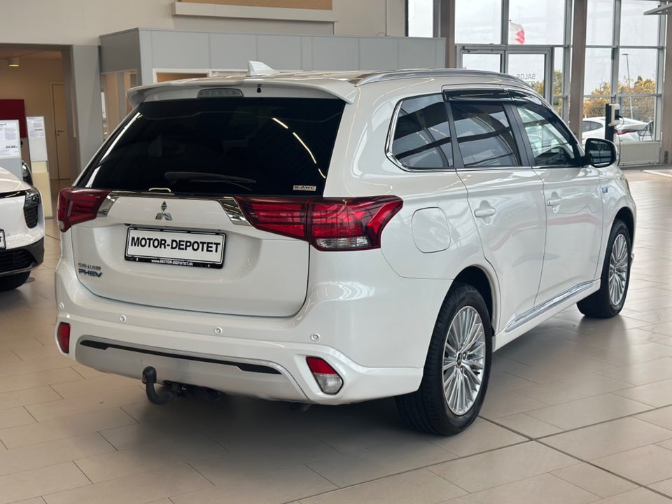 Mitsubishi Outlander 2,4 PHEV Intense CVT 4WD 5d