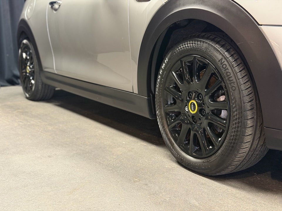 MINI Cooper SE Essential 3d