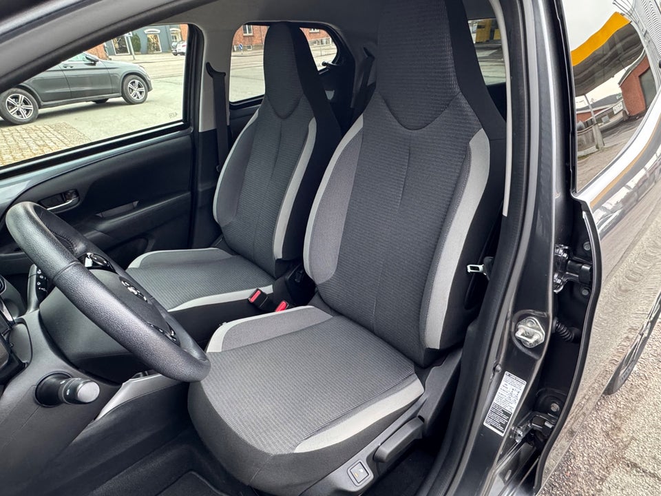 Toyota Aygo 1,0 VVT-i x-press 5d