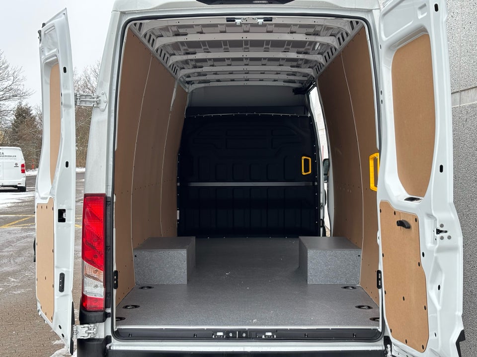 Iveco Daily 3,0 35C18 9m³ Van AG8