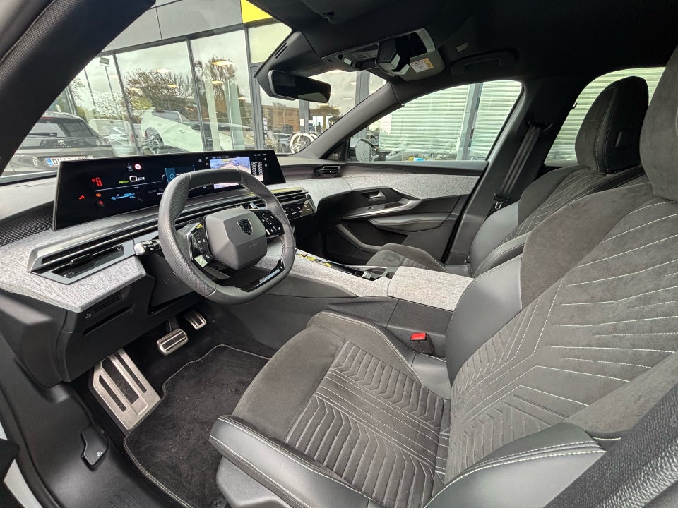 Peugeot e-3008 77 GT 5d