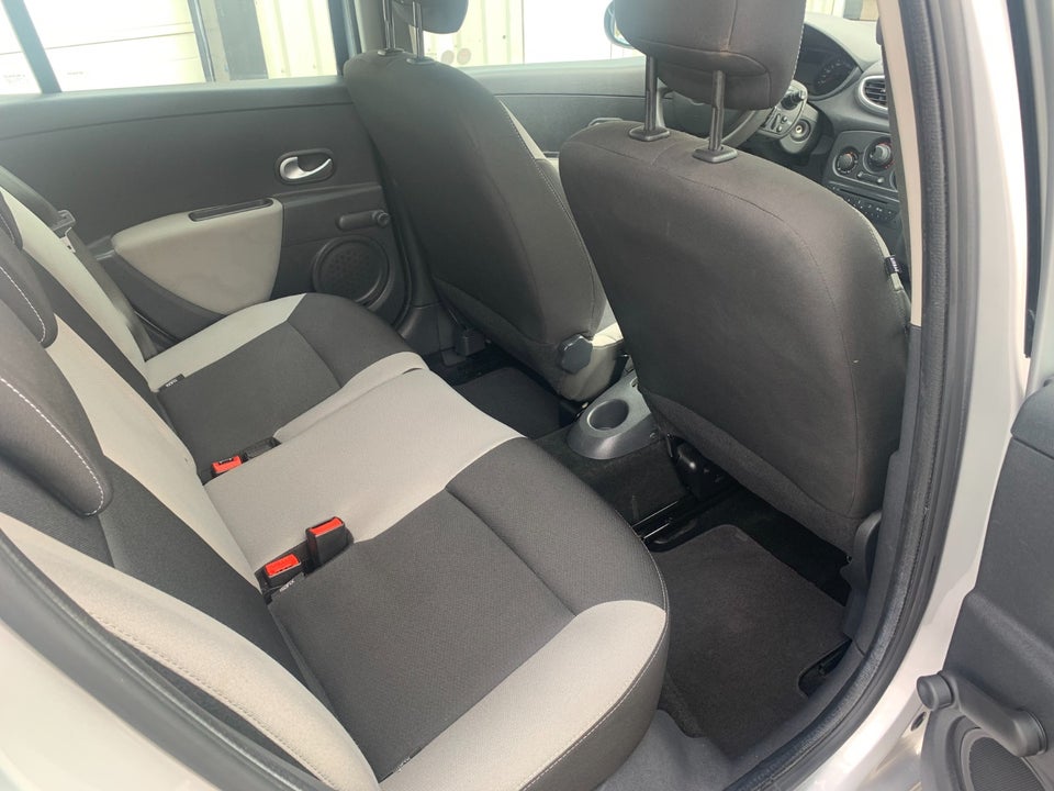 Renault Clio III 1,2 16V Authentique Sport Tourer 5d
