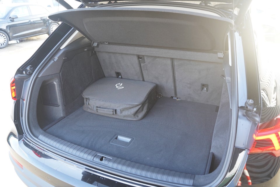 Audi Q3 45 TFSi e Attitude plus S-tr. 5d