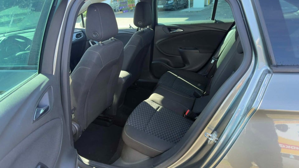 Opel Astra 1,6 CDTi 136 Enjoy Sports Tourer 5d