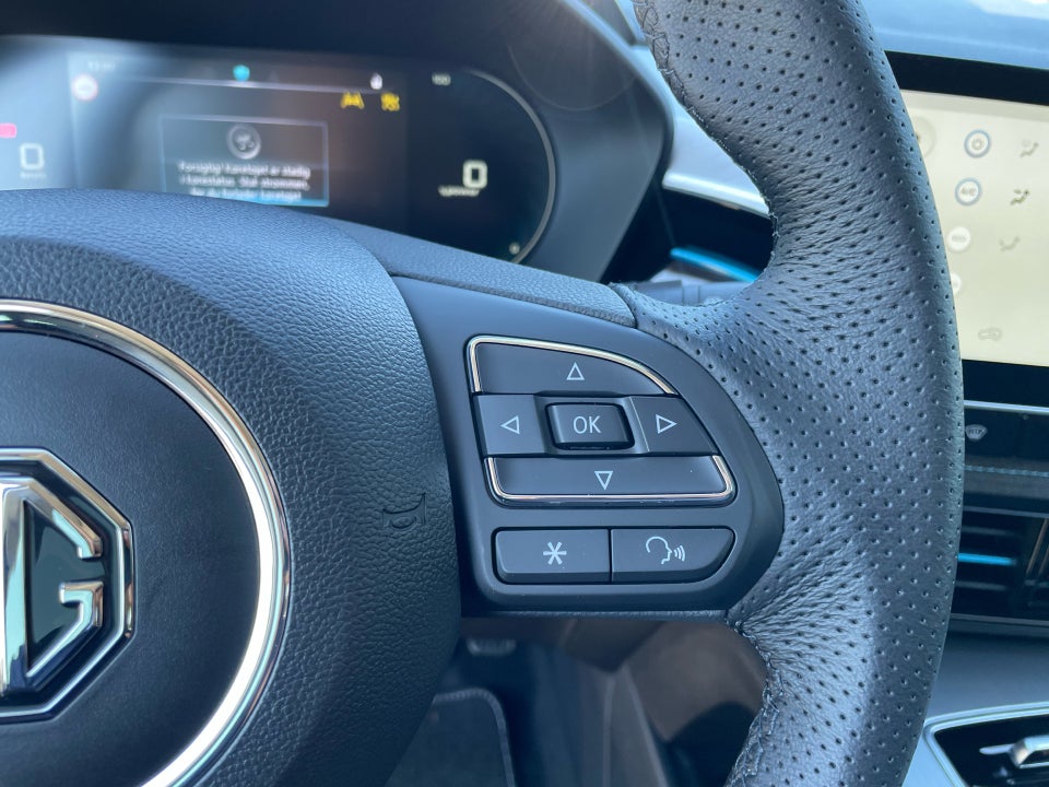 MG MG5 50 Luxury 5d