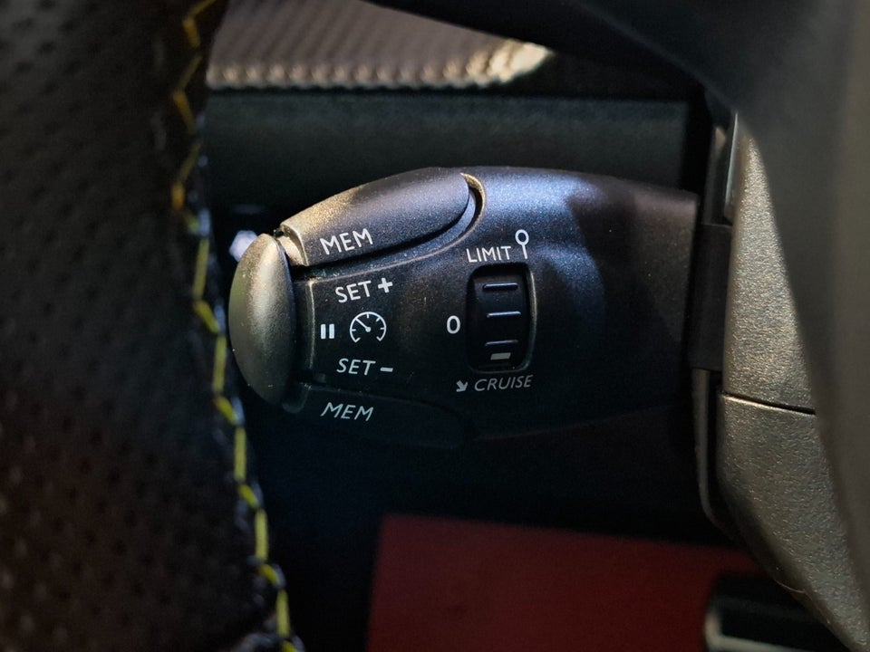 Peugeot e-208 50 GT 5d