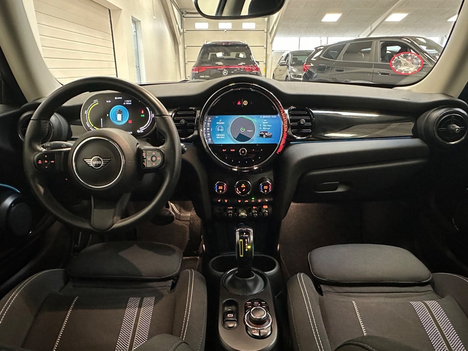 MINI Cooper SE Essential 3d