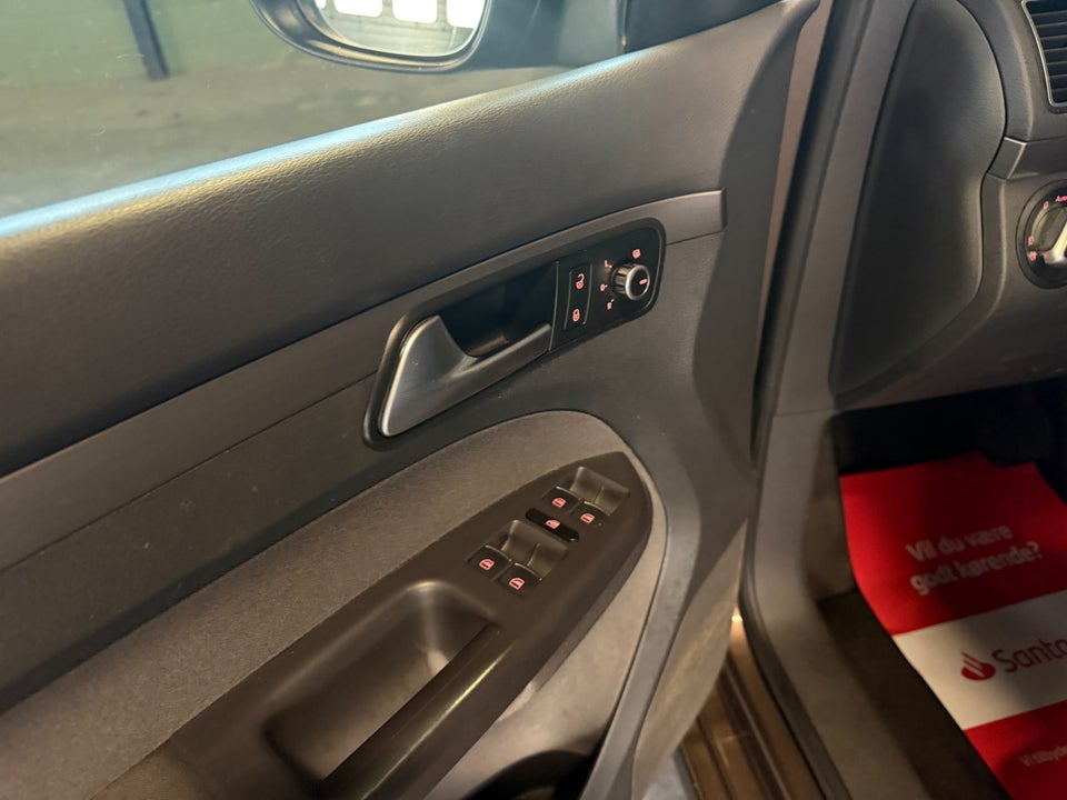 VW Touran 1,6 TDi 105 Comfortline DSG BMT 7prs 5d