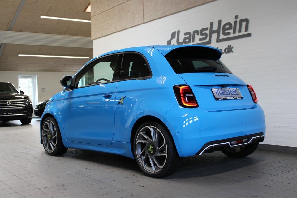 Abarth 500e Scorpionissima 3d