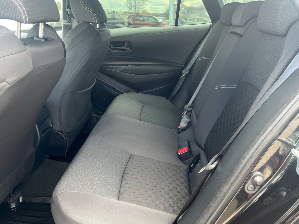 Toyota Corolla 1,8 Hybrid Essential Touring Sports e-CVT 5d