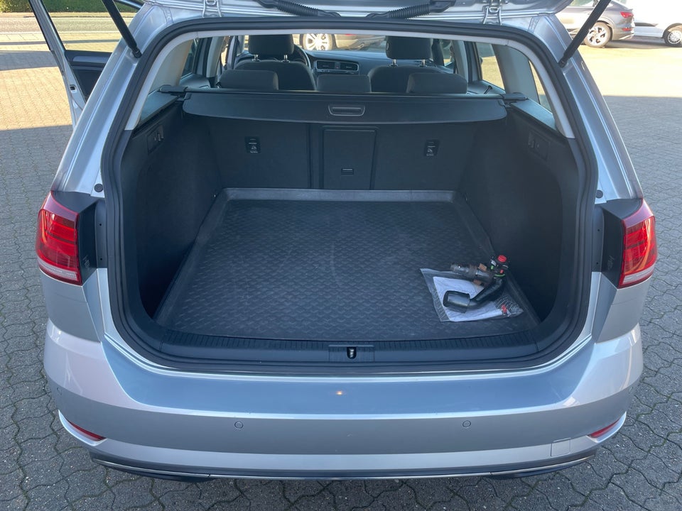 VW Golf VII 1,6 TDi 115 Comfortline Variant 5d