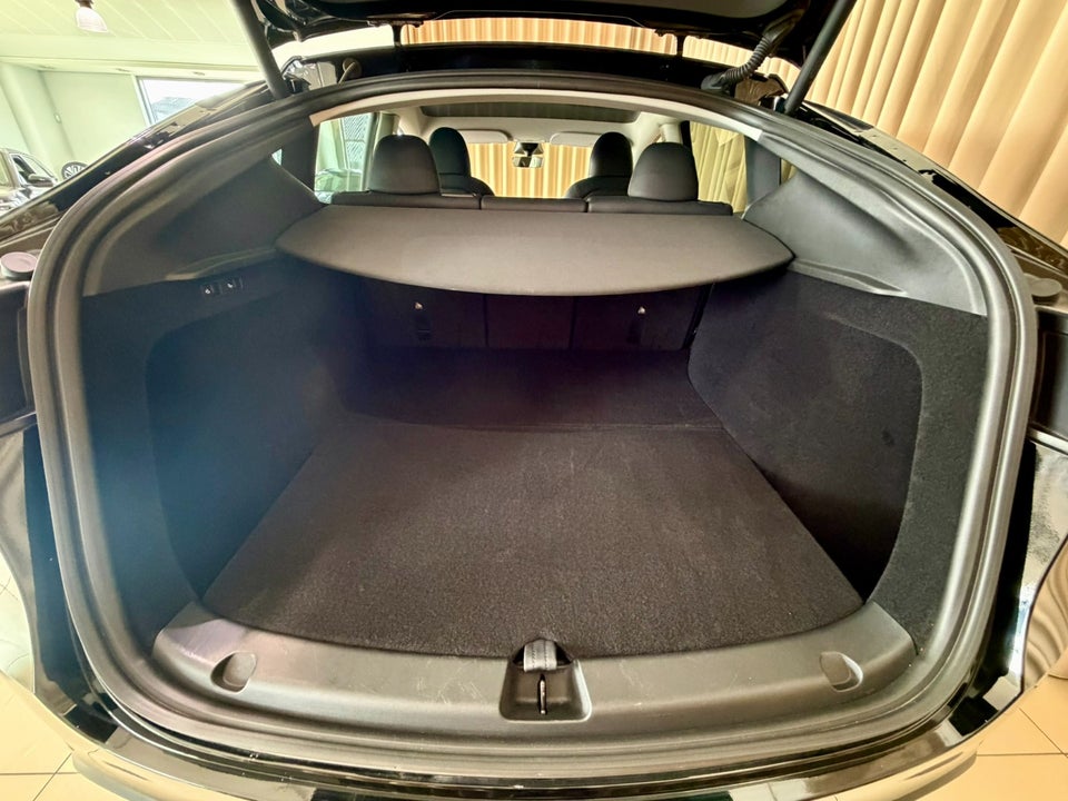 Tesla Model Y Long Range AWD 5d