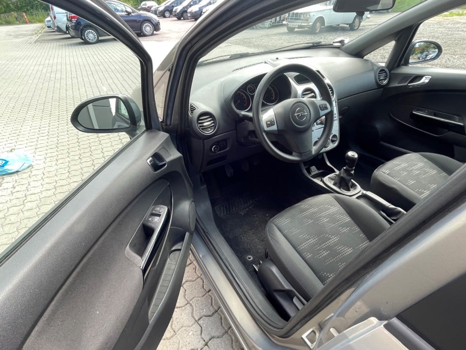 Opel Corsa 1,2 16V Cosmo 5d