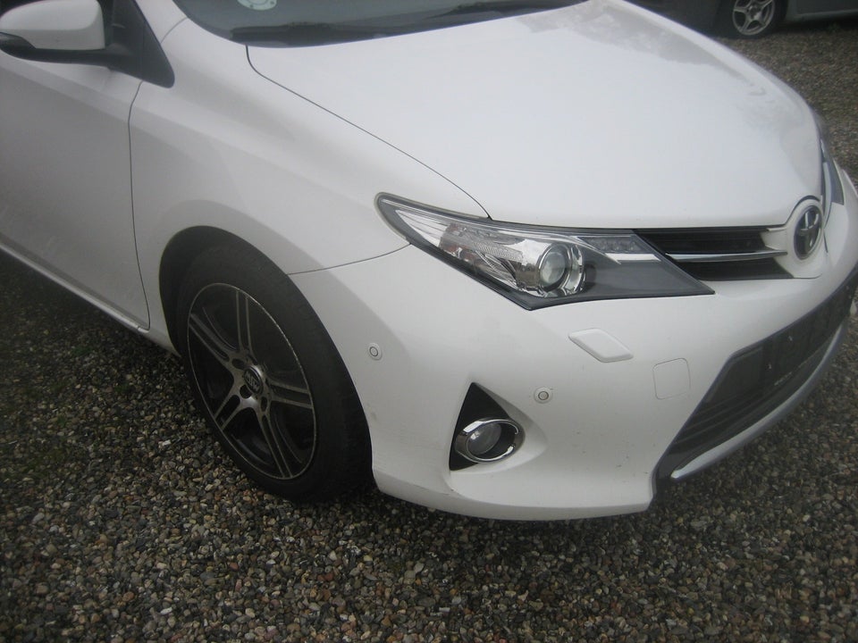 Toyota Auris 2,0 D-4D T2 Touring Sports Skyview 5d