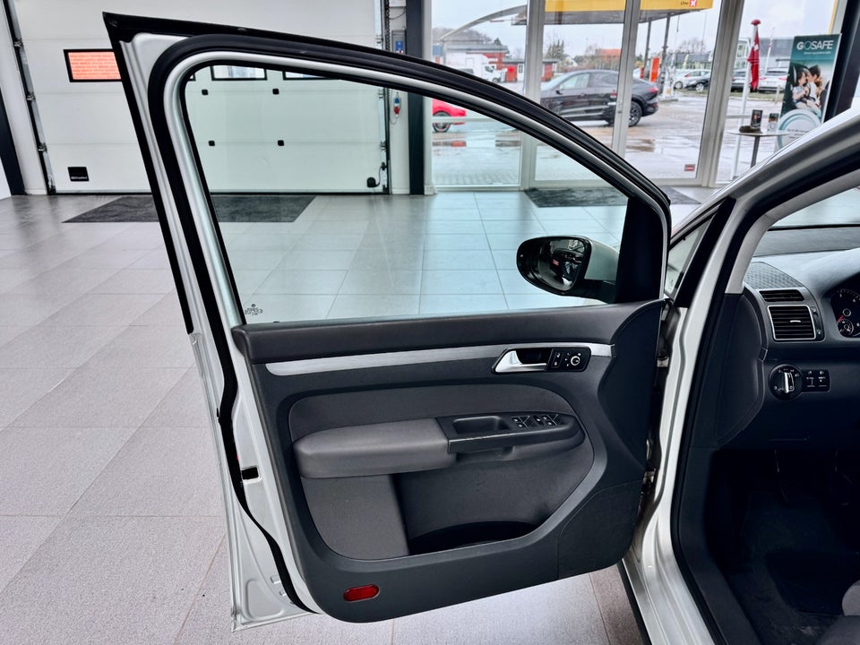 VW Touran 1,6 TDi 105 Comfortline BMT 7prs 5d