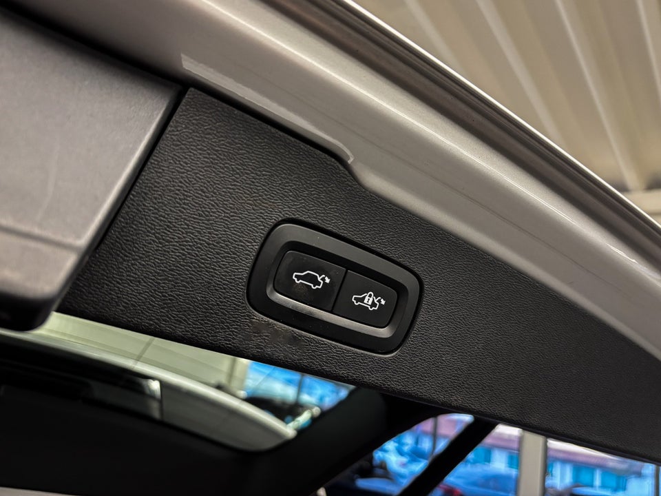 Volvo V60 2,0 B4 197 R-Design aut. 5d