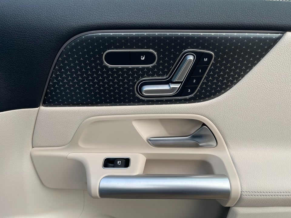 Mercedes EQA300 Progressive 4Matic 5d