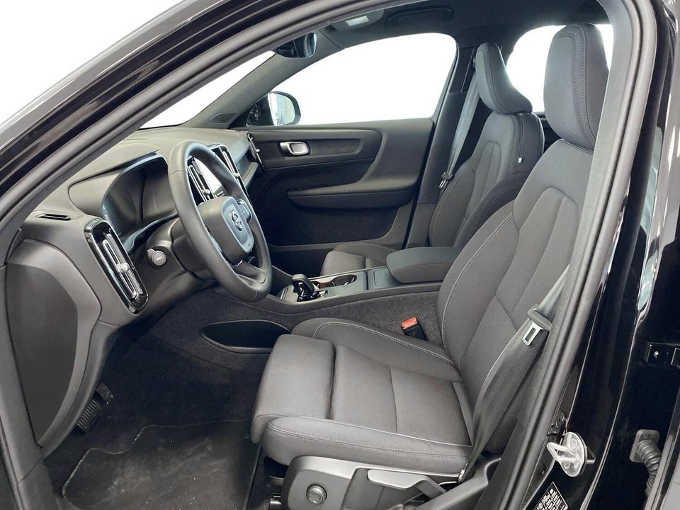 Volvo EX40 Standard Range Plus 5d