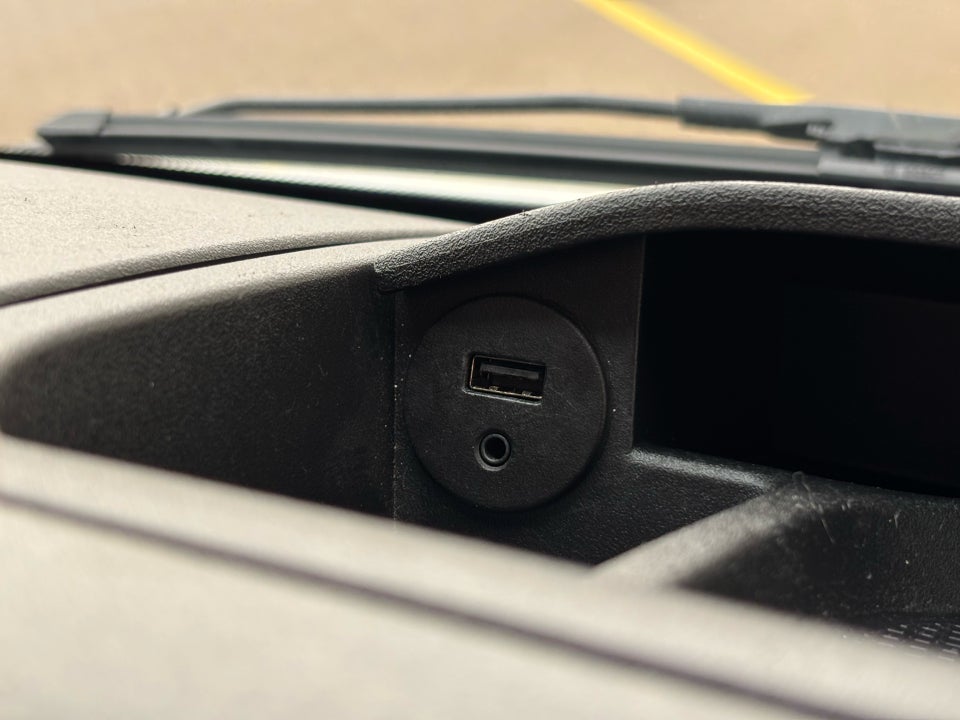 Iveco Daily 3,0 35S18 4100mm Box m/lift AG8