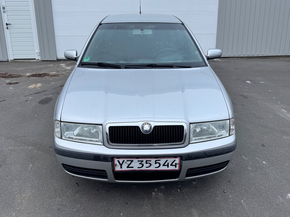 Skoda Octavia 1,8 T Elegance Combi 5d