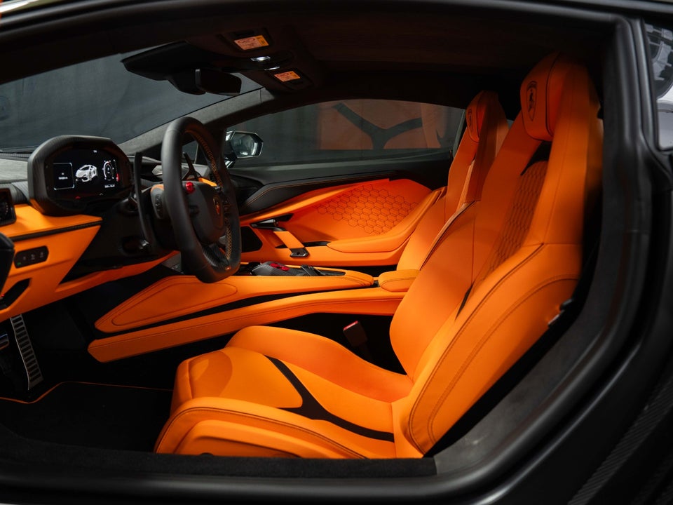 Lamborghini Revuelto 6,5  2d