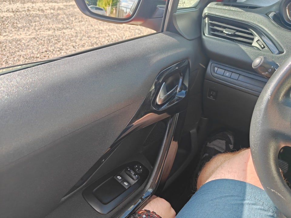 Peugeot 208 1,2 VTi Urban 5d
